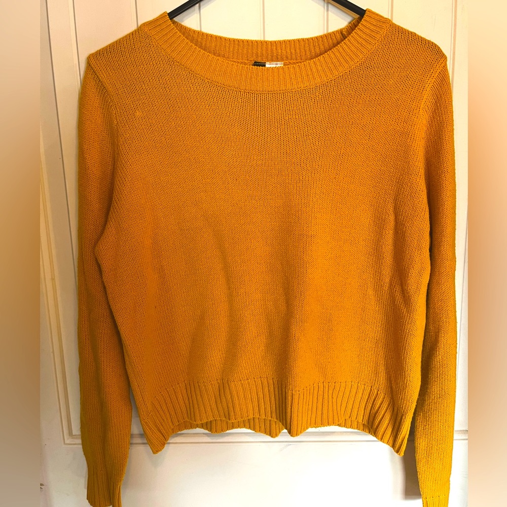 Divided bold yellow/orange sweater top. Size small. Very good condition.